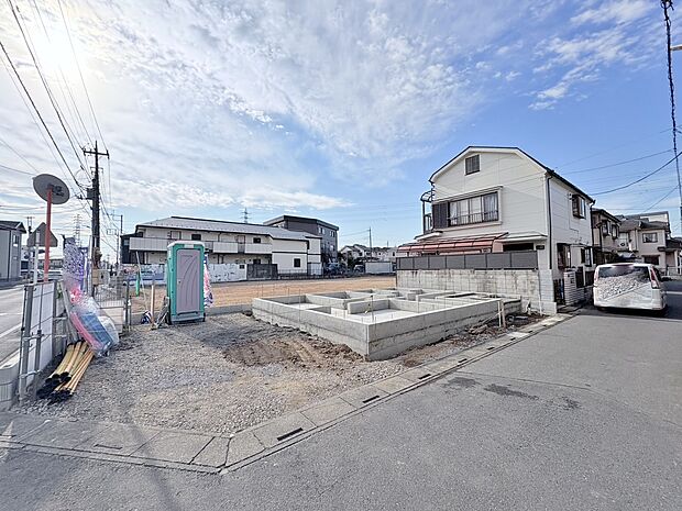 20帖のLDKはくつろぐ方とお料理をされる方の一体感を重視した設計。(令和7年12月 撮影)