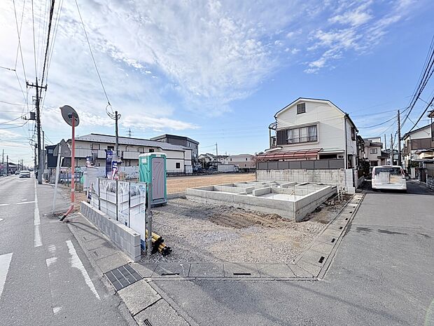 大容量のファミリークロークはご家族が共有して使える機能的な空間です。(令和7年12月 撮影)