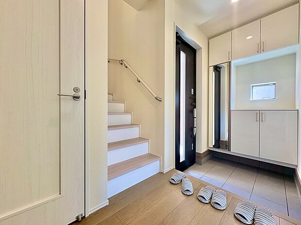 ドアを開けた瞬間、そのきらびやかさに感動する空間。