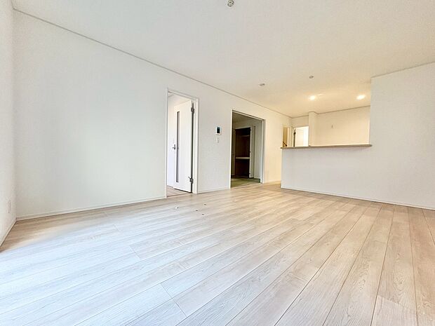 リビングと続き間和室のある使い勝手の良い空間。