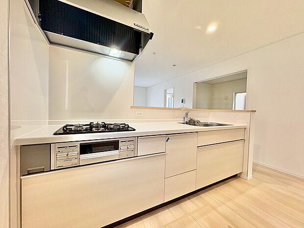 使い易いキッチンで作られる料理で今日も食卓は笑顔いっぱい。