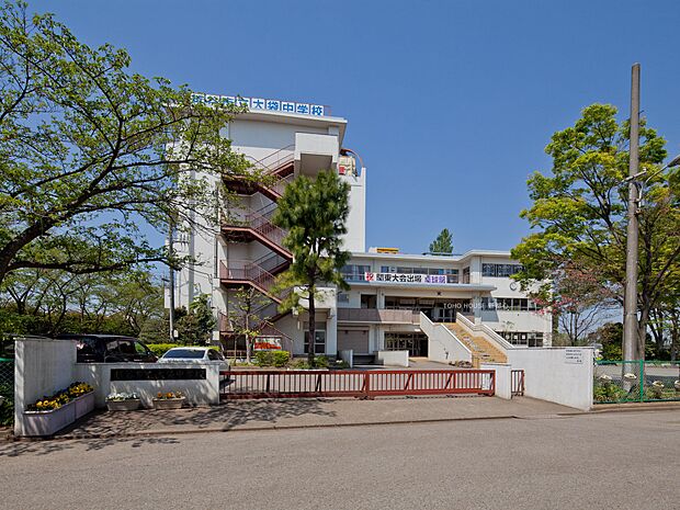 大袋中学校まで約1600m