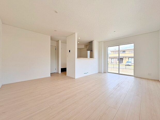 19帖の広々としたLDKには便利なパントリー収納を設けました。