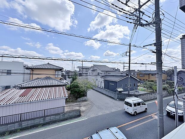 バルコニーに出た時、頬をなでる優しい風を感じます。