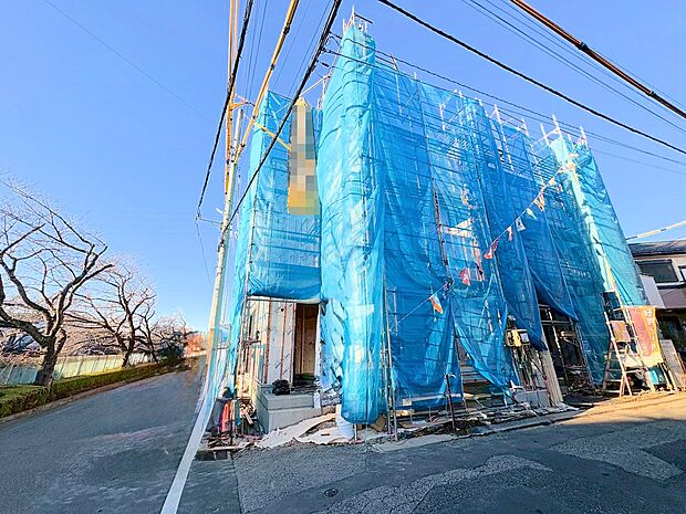 2階に設けたＬＤＫは空間を明るく照らすことのできるバルコニーに面した間取り。(令和7年12月 撮影)