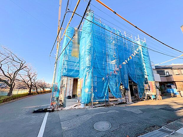 安心のビルトイン車庫を設けています。(令和7年12月 撮影)