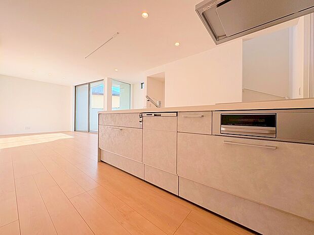 こだわり抜いたキッチンは居心地の良さだけでなく、統一感ある空間に仕上げました。