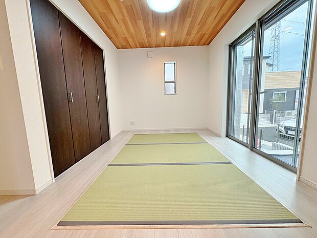 お昼寝や憩いの場にもぴったりのタタミコーナー。