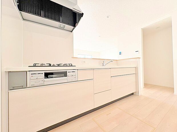 パントリーには日々の食材だけでなく、備蓄やレシピなどスッキリ片付きます。