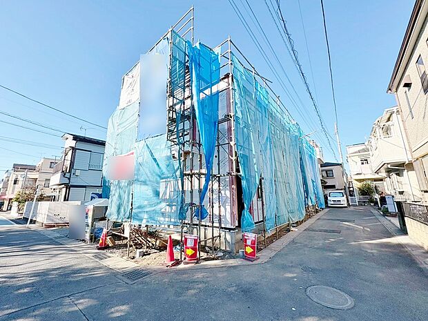 奥が当物件。小・中学校まで徒歩12分以内でお子様の通学も安心です。(令和8年1月 撮影)