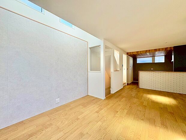 リビング上部を折上天井にすることで、雰囲気が格段に上がります。