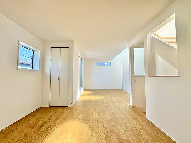 どこにいても空間全体を見渡せるおしゃれなLDKです。