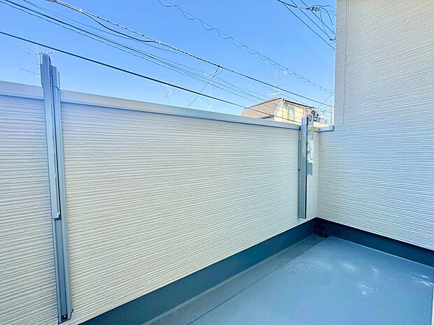 通風・採光にも優れ、心地よい光と風があふれています。