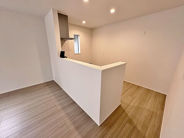 人気のおしゃれな対面式キッチンを採用しました。