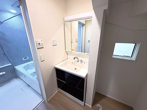 無駄のないデザインとしっかり使える収納力を備えています。