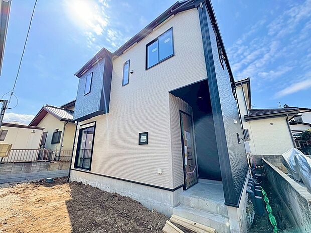 小学校まで徒歩10分の立地。商業施設が充実した生活便利な住環境。(令和8年3月 撮影)