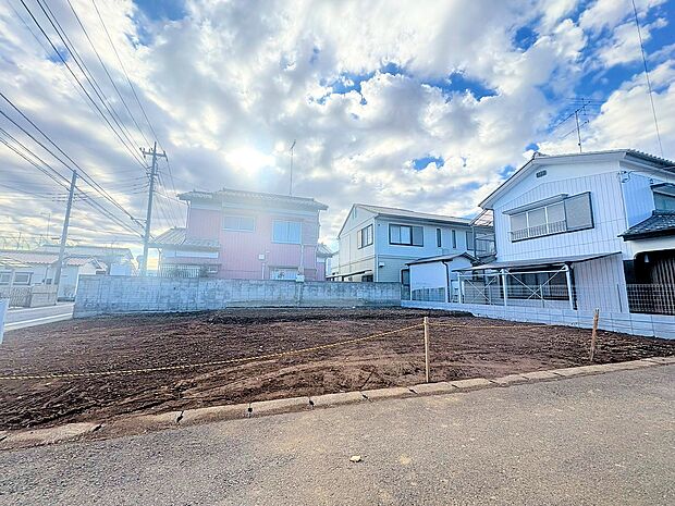 近隣に公園やスーパーが多数ある好立地です。(令和7年12月 撮影)