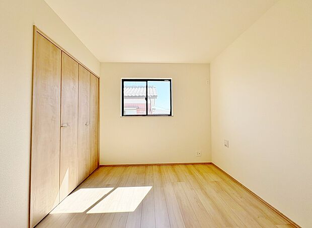 季節ごとに壁飾りや家具の配置を変えて楽しんでみませんか。