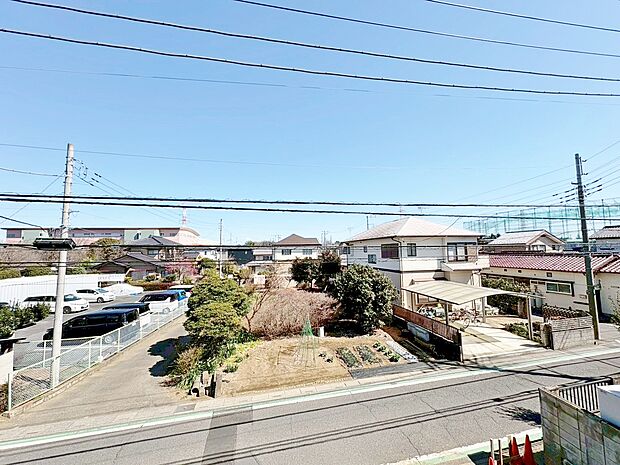 周囲は落ち着いた住宅地で、穏やかな日々を堪能いただけます。