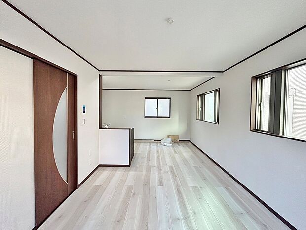 プライバシーを確保しやすく開放的に暮らせる2階リビングプラン。