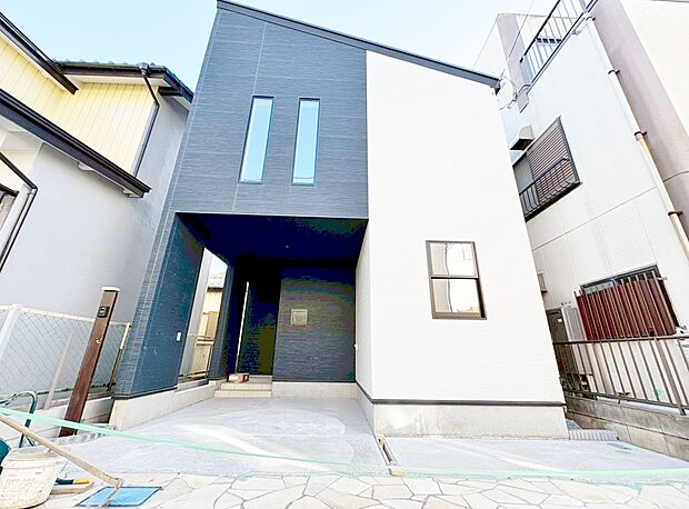 設計者の拘りが伝わってくる素敵な建物です。