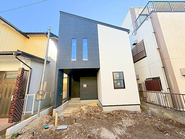 素敵なリビングでご家族の一家団欒を心ゆくまでお楽しみください。(令和7年12月 撮影)