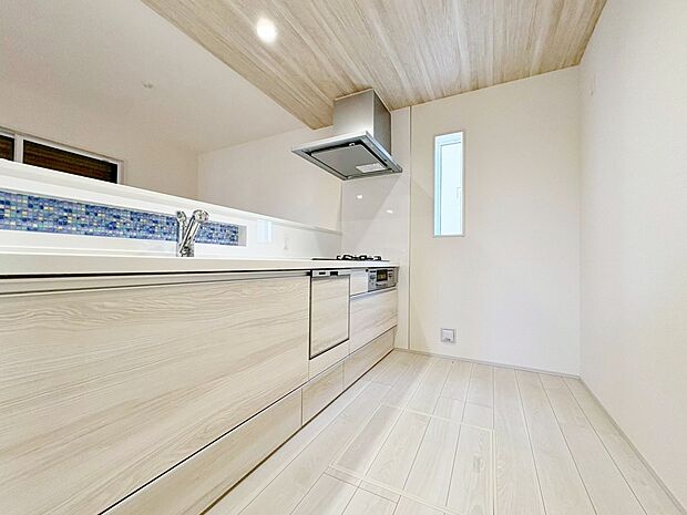 材料を並べたり盛り付けたり、作業しやすい広さを確保しました。