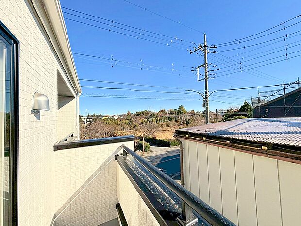 バルコニーに出た時、頬をなでる優しい風を感じます。