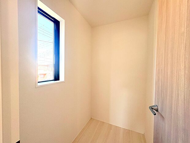 多用途に使えるサービスルームです。