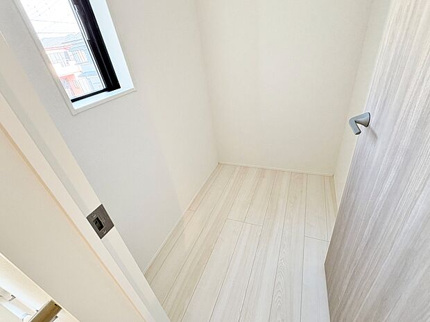 多用途に使えるサービスルームです。