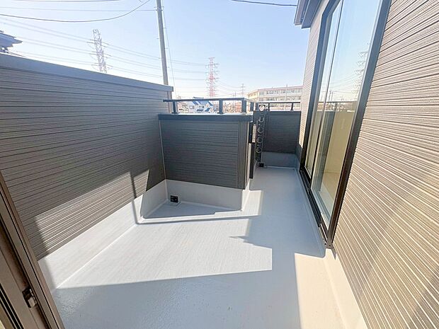 たくさんの日差しと風を受け洗濯物もすぐに乾きそう。