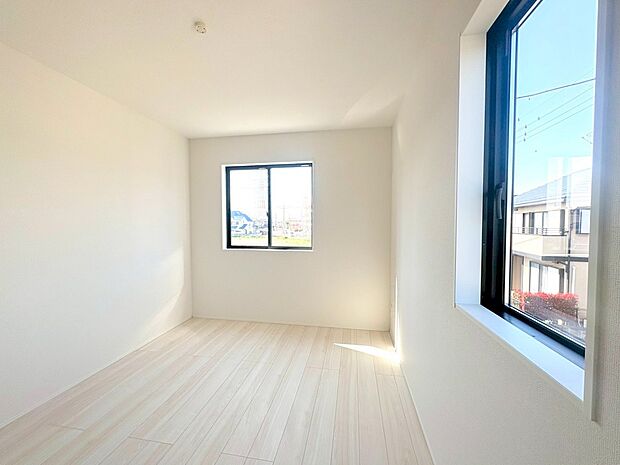 季節ごとに壁飾りや家具の配置を変えて楽しんでみませんか。