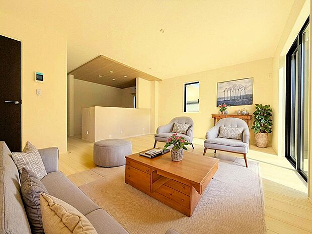 17帖のLDKは落ち着いた色合いで上質な暮らしを楽しめます。※現況の物件写真にCGによる画像処理済み