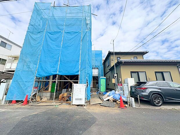 2階に設けたLDKは空間を明るく照らすことのできるバルコニーに面した造り。(令和8年3月 撮影)