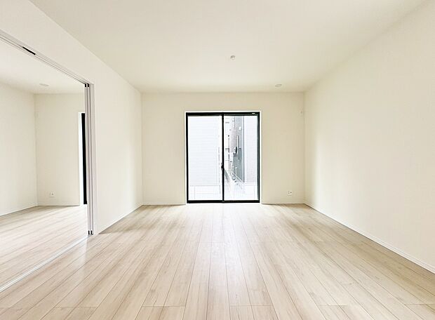 ひとつながりの空間になる、LDKと続き間居室のある間取り。