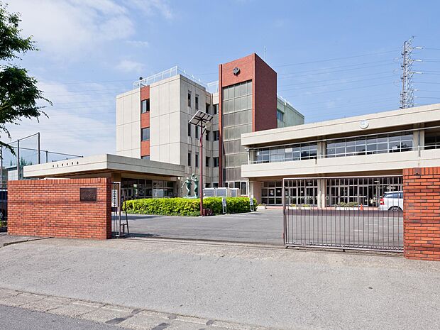 里中学校まで約2000m