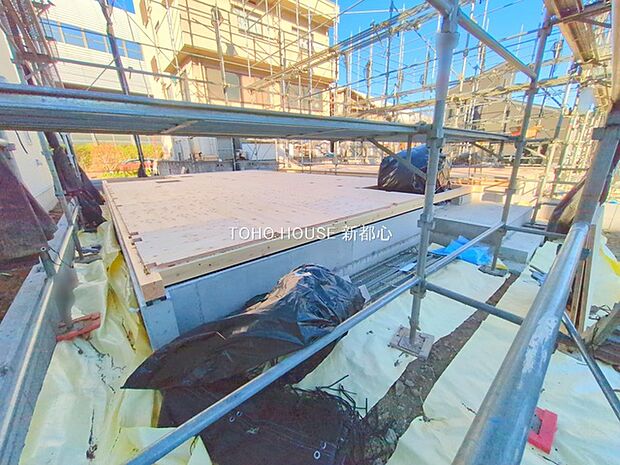 小学校まで徒歩9分、中学校まで徒歩3分でお子様の通学も安心です。(令和7年12月 撮影)