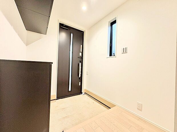 季飾のお花やグリーンを飾ってマイホームを創り上げてください。