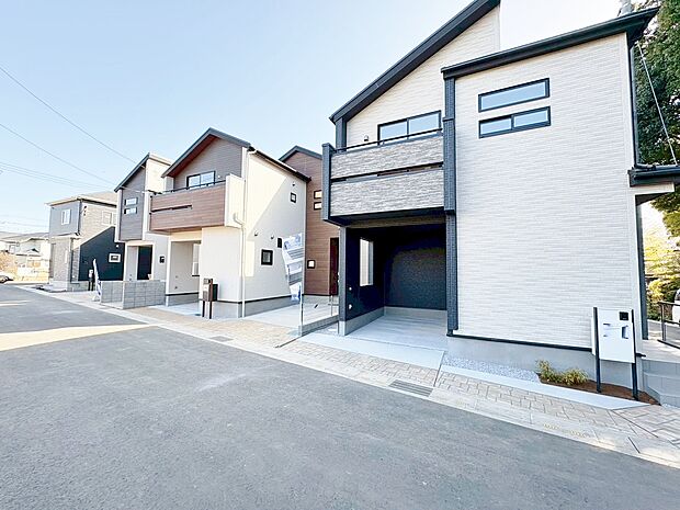 角地に佇む邸宅。ライフスタイルの変化にも対応可能なフレキシブル住宅。