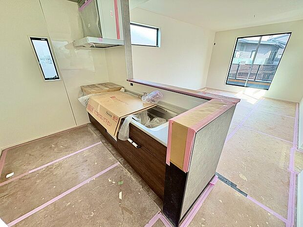 どこにいても各方面に視線が抜けて開放的な造り。(令和8年2月 撮影)