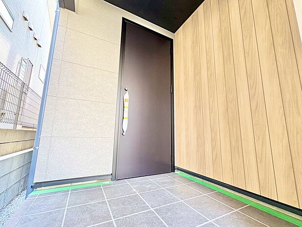 居室への期待感を高める玄関。