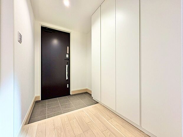 ドアを開けた瞬間、そのきらびやかさに感動する空間。