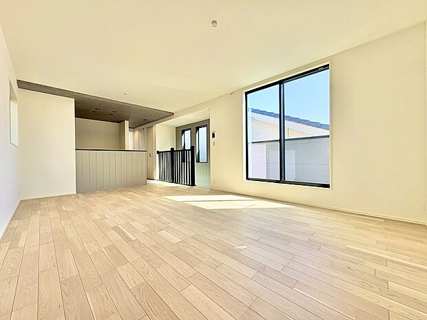 プライバシーを確保しやすく開放的に暮らせる2階リビングプラン。