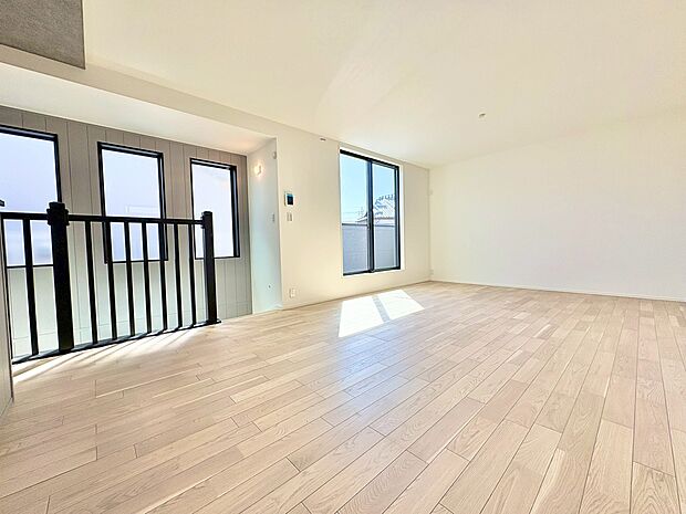 採光良好なこの空間なら、快適に季節の移ろいを感じます。