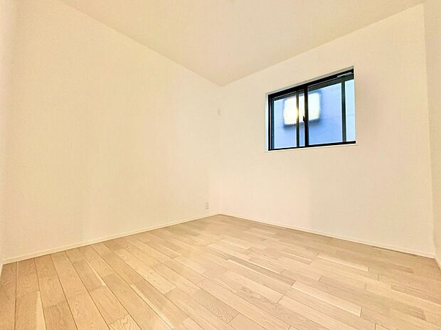 心地よい春の風が室内に静かに流れてきます。