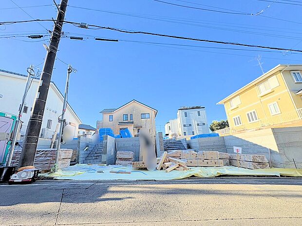 室内には豊かな陽光が注ぎ込み、爽やかな住空間を演出。(令和7年12月 撮影)