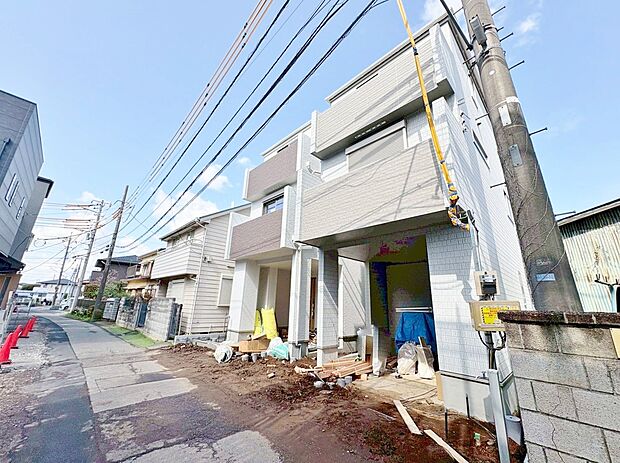 コミュニケーション動線に配慮したリビングイン階段を採用。(令和8年3月 撮影)