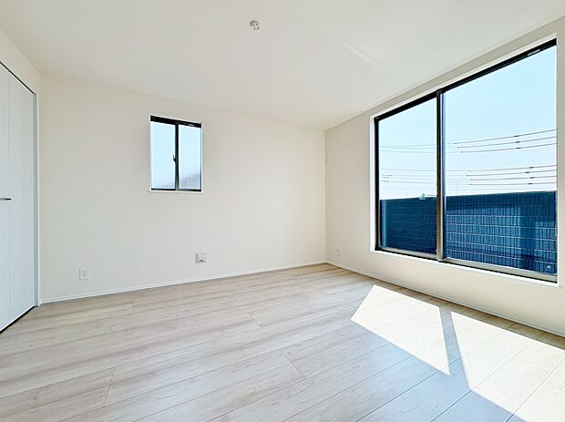 季節ごとに壁飾りや家具の配置を変えて楽しんでみませんか。