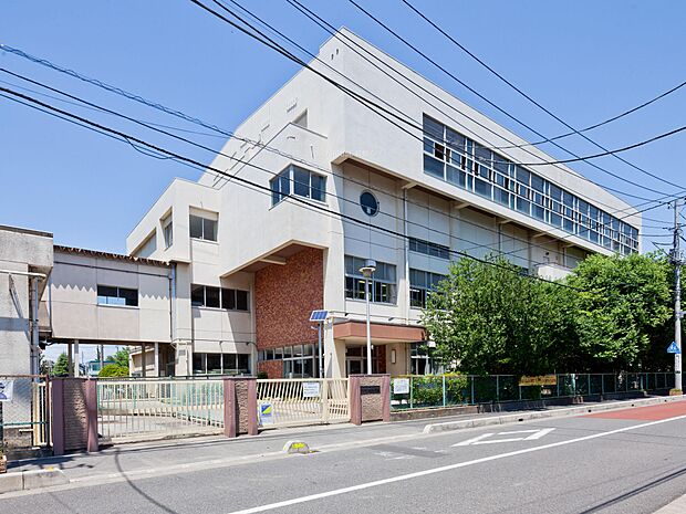 飯塚小学校まで約533m