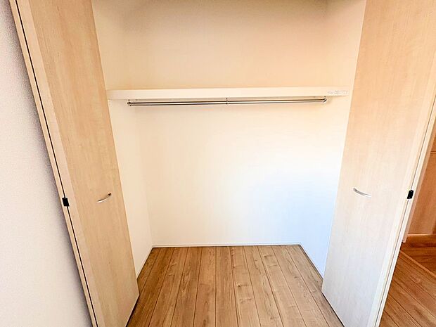 奥行きのあるクローゼットを採用しました。